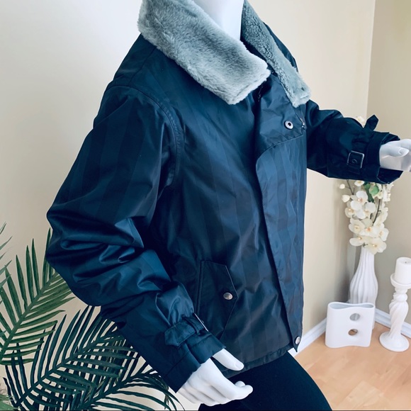 Burton Winter Jacket - NWOT - Picture 8 of 8